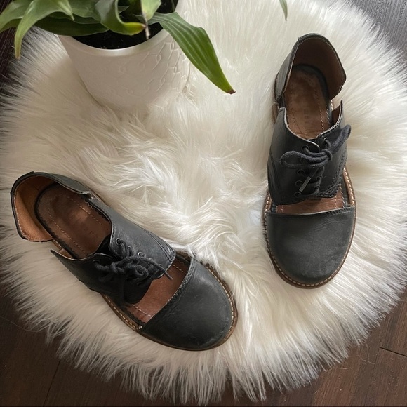 Minimarket Cut-Out Oxfords - Picture 4 of 13